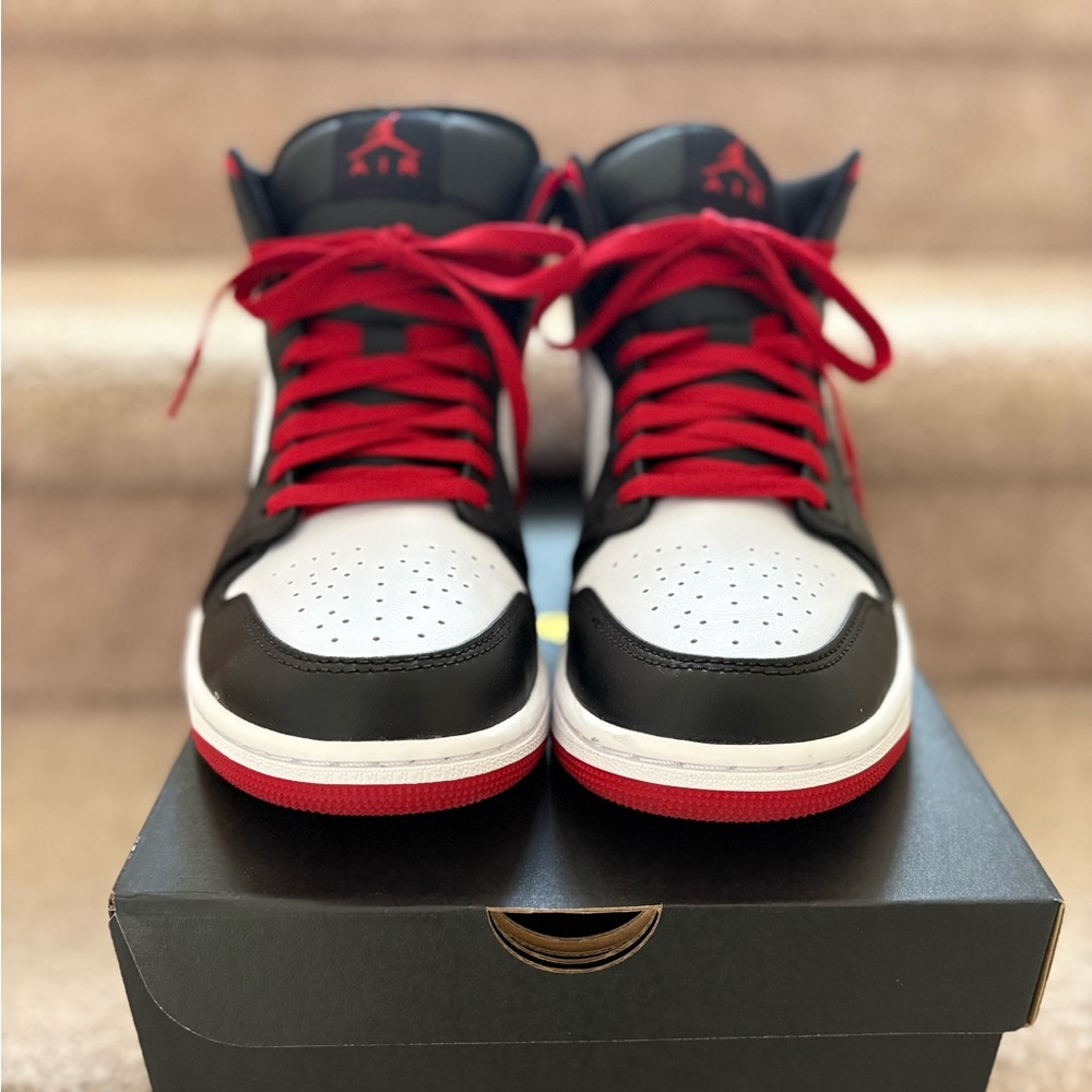 Men’s Air Jordan 1 Mid White Red Black Size 9 EXCELLENT CONDITION!